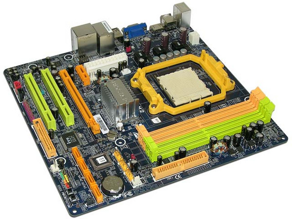T. Madre Biostar TF7050-M2, ChipSet GeForce 7050PV,
Soporta: Athlon 64/FX, Athlon 64 X2, Socket AM2,
Integrado: Video GeForce 7, Audio 7.1, Red 10/100/1000,
Memoria: 4x DDR2, Max. 8GB, 533/667/800 MHz,
MicroATX, Ptos: 1xPCIEX16, 1xPCIEX1, 2xPCI