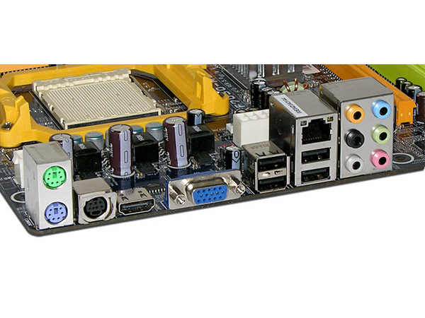 T. Madre Biostar TF7050-M2, ChipSet GeForce 7050PV,
Soporta: Athlon 64/FX, Athlon 64 X2, Socket AM2,
Integrado: Video GeForce 7, Audio 7.1, Red 10/100/1000,
Memoria: 4x DDR2, Max. 8GB, 533/667/800 MHz,
MicroATX, Ptos: 1xPCIEX16, 1xPCIEX1, 2xPCI