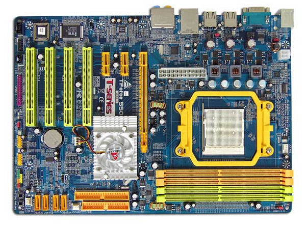 T. Madre Biostar TFORCE 550, ChipSet NVIDIA nForce 550,
Soporta: Para: Athlon 64, Athlon 64 X2, Socket AM2,
Integrado: Realtek ALC861 7.1, Red 10/100/1000mbps,
Memoria: 4x DDR2, Max. 4GB, Diseño ATX,
Ptos: 1xPCI-E X16, 2xPCI-E X1, 4xPCI