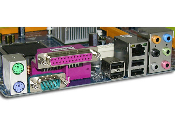 T. Madre Biostar TFORCE4U775, ChipSet nForce4UltraSPP+,
Soporta: Pentium 4, D, Dual Core, 1066MHz,
Integrado: Realtek AC97 8 canales, Red 10/100,
Memoria: 4x DDR2, Max. 4GB, Diseño ATX,
Ptos: 1xPCI-E X16, 2xPCI-E X1, 4xPCI