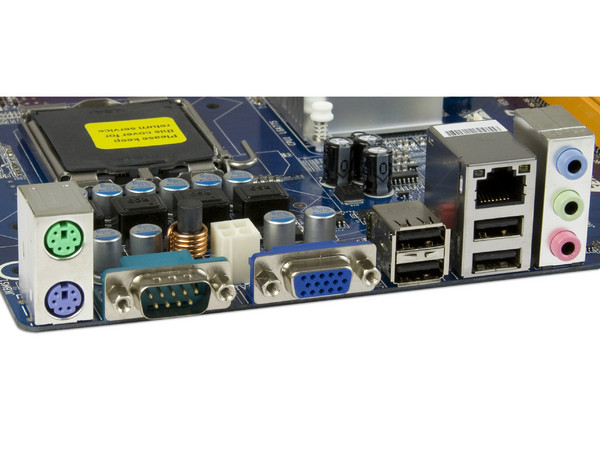 T. Madre Biostar TG31-A7, ChipSet Intel G31,
Soporta: Cel.400, DualCore/Duo/Quad, 1066/1333MHz,
Memoria: DDR2 1066/800/Mhz, 2 Bancos, 4GB Max,
Integrado: Audio HD, Red 100/1000, Video Intel,
Diseño: ATX, Ptos: 1xPCEx16, 2xPCEx1, 3xPCI