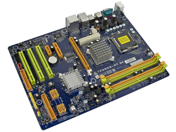 T. Madre Biostar TP35D2-A7 SE, ChipSet Intel P35,
Soporta: Cel.400, DualCore/Duo/Quad, 1600/1333MHz,
Memoria: DDR2 1066/800/Mhz, 4 Bancos, 8GB Max,
Integrado: Audio 8+2 HD, Red 10/100/1000,
Diseño: ATX, Ptos: 1xPCEx16, 2xPCE, 3xPCI