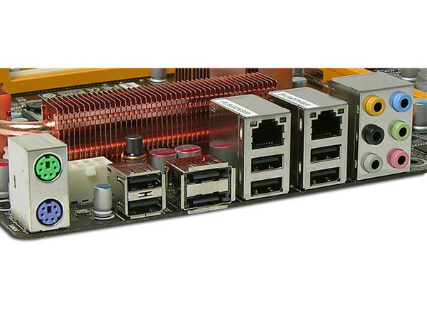 T. Madre Biostar TP35D3-A7 Deluxe, ChipSet Intel P35,
Soporta: Core 2 Quad, Core 2 Duo, 800/1066/1333MHz,
Memoria: DDR3 1333/1066/800/Mhz, 4 Bancos, 8GB Max,
Integrado: Audio 7.1, Red 10/100/1000,
Diseño: ATX, Ptos: 1xPCEx16, 3xPCEx1
