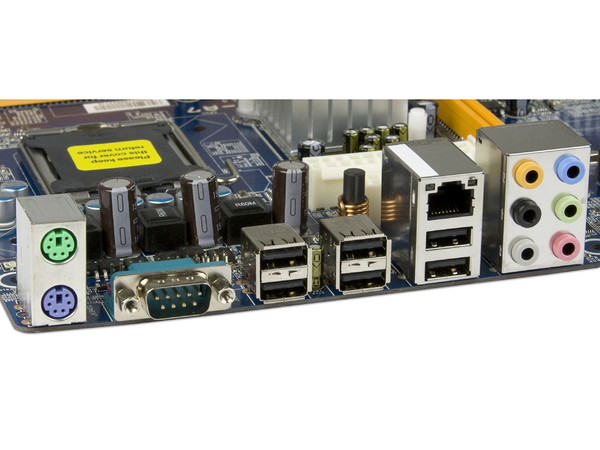 T. Madre Biostar TP43D2-A7, ChipSet Intel P43,
Soporta: Cel.400, DualCore/Duo/Quad, 1333/1600MHz,
Memoria: DDR2 1066/800/MHz, 4 Bancos, 8GB Max,
Integrado: Audio HD, Red 10/100/1000,
Diseño: ATX, Ptos: 1xPCEx16 2.0, 2xPCEx1, 3xPCI