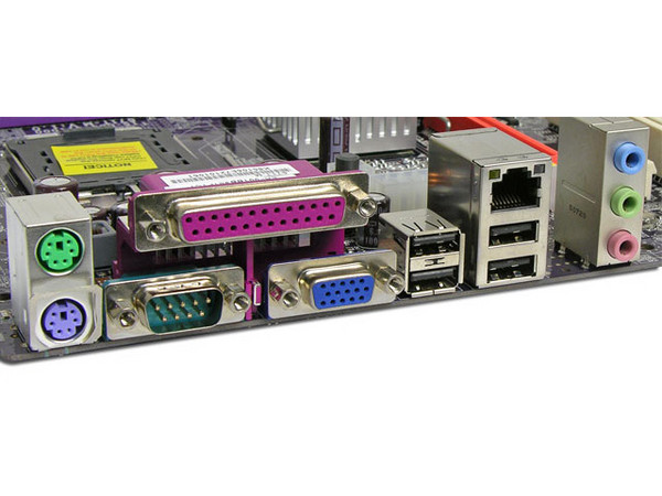 T. Madre ECS 671T-M, ChipSet SiS 671&968,
Soporta: Celeron400, DualCore, Core2Duo,
Integrado: Audio 7.1, Red, Video SiS Mirage3,
Memoria: DDR2 667/533/400, 2 Bancos, 4GBMax,
Diseño: microATX, Ptos: 2xPCI, 1xPCE, 1xPCEx16