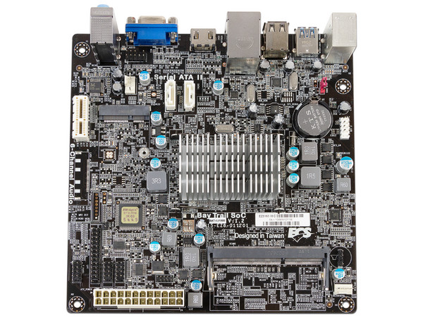T. Madre ECS BAT-I/J1800, 
Procesador Integrado Intel Celeron J1800 (hasta 2.58 GHz), 
Memoria: DDR3L SO-DIMM, 8 GB Max, 
Integrado: Video Intel HD graphics, Audio, Red, 
SATA 3.0, USB 3.0, 
Mini-ITX, PCI-E Mini Card.