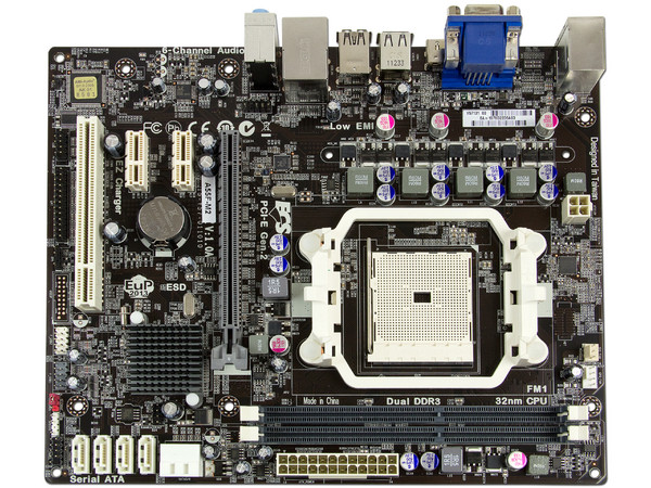 T. Madre ECS A55F-M2, Chipset AMD A55,
Soporta: AMD A8/A4/E2, Athlon II X4 de Socket FM1,
Memoria: DDR3 1333/1600/1866 MHz,
Integrado: Audio HD, Red,
Diseño MicroATX, Ptos: 1xPCIEX16, 2xPCIEX1, 1xPCI