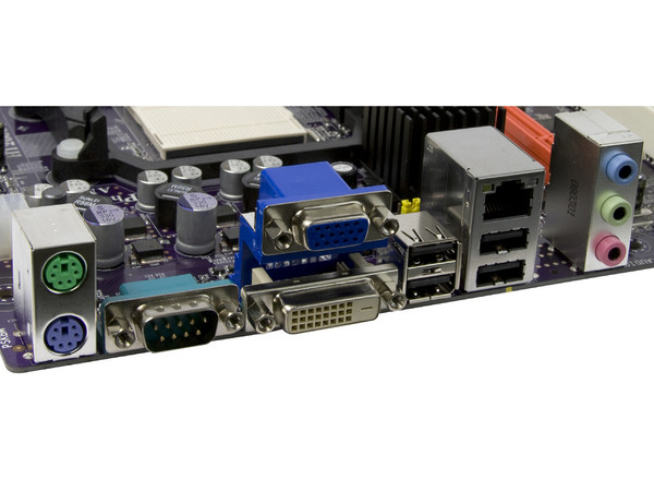 T. Madre ECS A740GM-M, ChipSet AMD 740G,
Soporta: Phenom, Athlon 64/Athlon 64 X2, Socket AM2+,
Integrado: Audio HD, Video AMD 740G, Red 10/100,
Memoria: 2x DDR2, Max. 16GB, Diseño MicroATX,
Ptos: 1xPCI-E X16, 1xPCI-E X1, 2xPCI