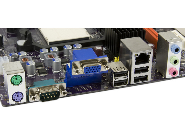 T. Madre ECS A740GM-M V1.0A, ChipSet AMD 740G,
Soporta: Phenom, Athlon 64/Athlon 64 X2, Socket AM2+,
Integrado: Audio HD, Video AMD 740G, Red 10/100,
Memoria: 2x DDR2, Max. 16GB, Diseño MicroATX,
Ptos: 1xPCI-E X16, 1xPCI-E X1, 2xPCI