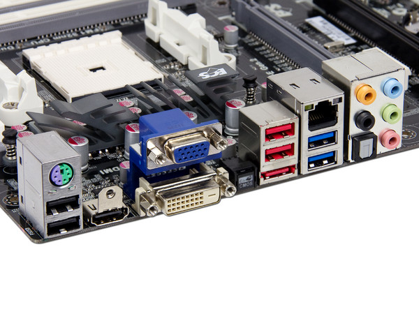 T. Madre ECS A75F-A, Chipset AMD A75 FCH,
Soporta: AMD A8/A4/E2 de Socket FM1,
Memoria: DDR3 1333/1600/1866/2600(OC) MHz, 16GB Max,
USB 3.0 y SATA 3.0,
Integrado: Audio HD, Red,
ATX, Ptos: 1xPCIEX16, 1xPCIEX4