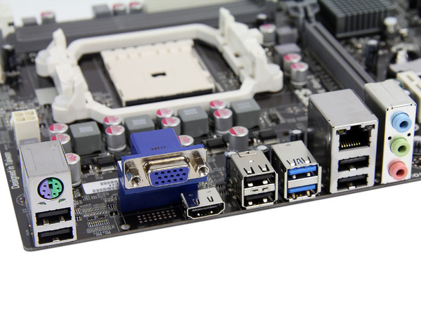 T. Madre ECS A75F-M2, Chipset AMD A75 (Hudson D3),
Soporta: AMD A8/A6/A4 de Socket FM1,
Memoria: DDR3 1866/1600/1333 MHz, 16GB Max,
 USB 3.0 y SATA 3.0,
Integrado: Audio HD, Red,
Micro-ATX, Ptos: 1xPCIEX16, 2xPCIEX1