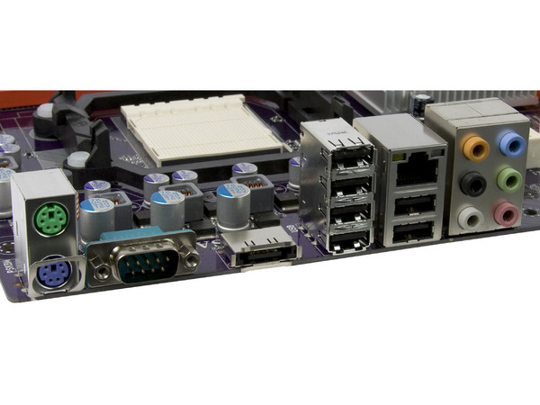 T. Madre ECS A770M-A, ChipSet AMD 770&SB600,
Soporta: Phenom, Athlon 64 X2, Socket AM2+,
Integrado: Audio HD, Red,
Memoria: 4x DDR2 1066Mhz, Max. 32GB, Diseño ATX,
Ptos: 1xPCIEX16, 2xPCI-E X1, 3xPCI