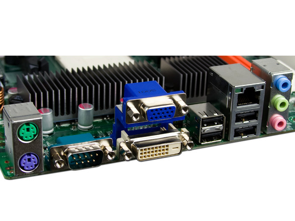 T. Madre ECS A785GM-M7, ChipSet AMD 785G,
Soporta: Phenom II X6 y X4 AM3,
Integrado: Video Radeon HD4200, Audio HD, Red,
Memoria: DDR3 1333MHz/1066MHz,
Diseño mATX, Ptos: 1xPCIEX16, 1xPCIEX1, 2xPCI 
