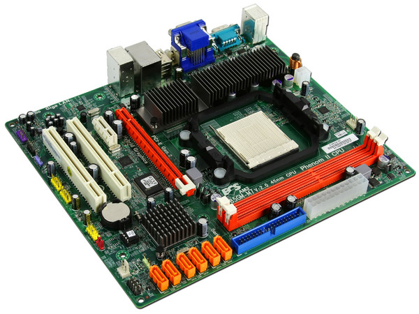 T. Madre ECS A785GM-M7, ChipSet AMD 785G,
Soporta: Phenom II X6, Soporta AM3,
Integrado: Video Radeon HD4200, Audio HD, Red,
Memoria: DDR3 1333MHz/1066MHz, Diseño mATX, 
Ptos: 1xPCIEX16, 1xPCIEX1, 2xPCI