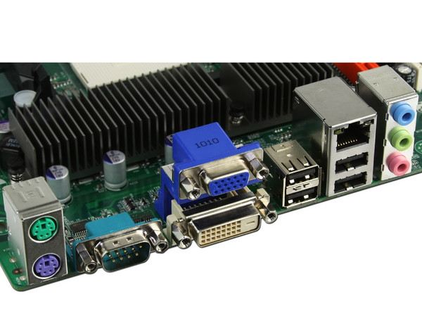 T. Madre ECS A785GM-M7, ChipSet AMD 785G,
Soporta: Phenom II X6, Soporta AM3,
Integrado: Video Radeon HD4200, Audio HD, Red,
Memoria: DDR3 1333MHz/1066MHz, Diseño mATX, 
Ptos: 1xPCIEX16, 1xPCIEX1, 2xPCI
