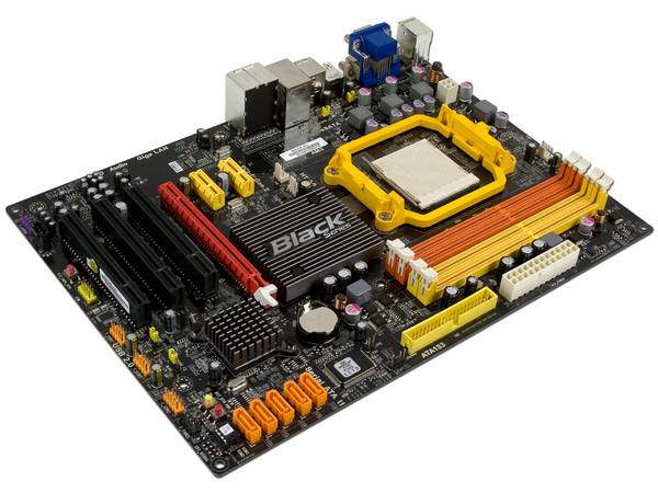 T. Madre ECS A880GM-AD3, Chipset AMD880G,
Soporta: Phenom II X3, X4 y X6 Socket AM3,
Memoria: DDR3 1600(OC)/1333, 32GB Max,
Integrado: Audio HD, Red, Video Radeon HD 4250,
Diseño ATX, Ptos: 1xPCIEX16, 2xPCIEX1, 3xPCI