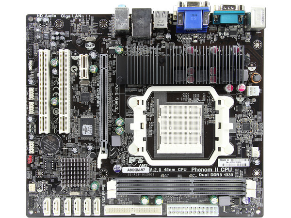 T. Madre ECS A880GM-M7, Chipset AMD 880G,
Soporta: Phenom II X4/Athlon/Sempron de Socket AM3,
Memoria: DDR3 1600(OC)/1333/1066 MHz, 8GB Max.
Integrado: Video Radeon HD4250, Audio HD, Red,
Diseño Micro-ATX, Ptos: 1xPCIEX16, 1xPCIEX1, 2xPCI