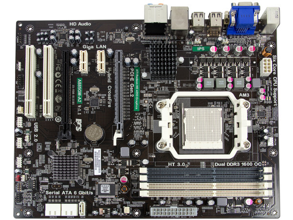 T. Madre ECS A885GM-A2, ChipSet AMD 880G,
Soporta: Phenom II X6/Athlon/Sempron de Socket AM3,
Memoria: DDR3 1600(OC)/1333/1066 MHz, 32GB Max.
Integrado: Video Radeon HD4250, Audio HD, Red,
Diseño ATX, Ptos: 2xPCIEX16, 2xPCIEX1, 2xPCI