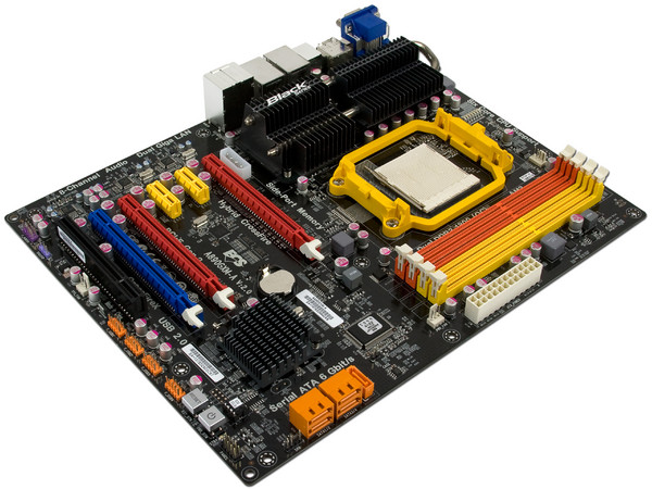 T. Madre ECS A890GXM-A, ChipSet AMD 890GX,
Soporta: Phenom II X3, X4 y X6 de Socket AM3,
Integrado: Video Radeon HD4290, Audio HD, Red,
Memoria: DDR3 1800(OC)/1600(OC)/1333 MHz,
Diseño ATX, Ptos: 3xPCIEX16, 2xPCI-EX1, 1xPCI