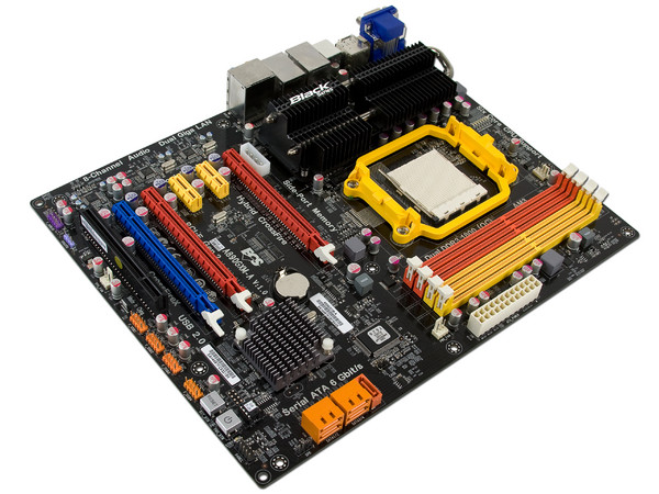 T. Madre ECS A890GXM-A, ChipSet AMD 890GX,
Soporta: Phenom II X6 de Socket AM3,
Integrado: Video ATI Radeon HD4290, Audio HD, Red,
Memoria: DDR3 1333/1066 MHz,
Diseño ATX,Ptos: 3xPCIEX16, 2xPCI-EX1, 1xPCI