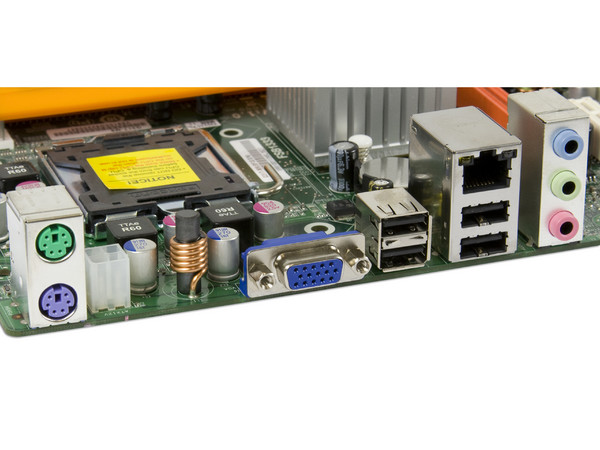 T. Madre ECS G31T-M9, ChipSet Intel G31 & ICH7,
Soporta: Cel.400, DualCore/2Duo, 1066/1333MHz,
Memoria: DDR2 667/800/Mhz, 2 Bancos, 4GB Max,
Integrado: Video Intel 3100, Audio HD, Red 10/100,
Diseño: MicroATX, Ptos: 1xPCEx16, 1xPCEx1, 1xPCI