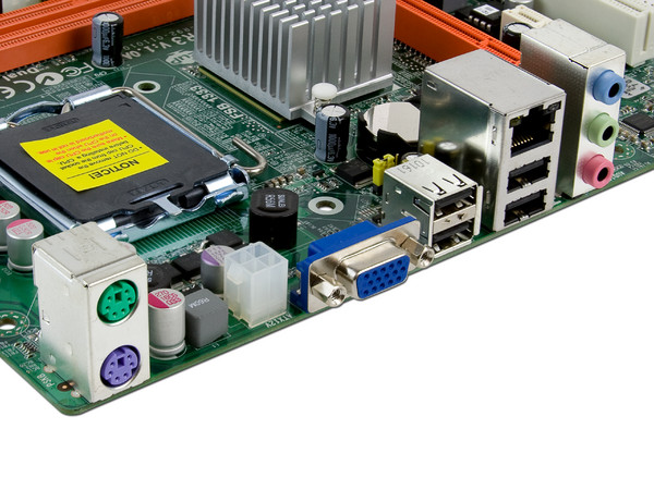 Tarjeta Madre ECS G41T-R3, ChipSet Intel G41,
Soporta: Core 2 Quad, Core 2 Duo, 1333/1066/800MHz,
Memoria: DDR3 1066MHz, 2 Bancos, 8GBMax,
Integrado: Audio HD, Red, Video Intel, Diseño: mATX,
Puertos: 1xPCIEx16, 1xPCIEx1, 1xPCI