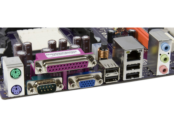 T. Madre ECS GeForce6100PM-M2 (V2.0), ChipSet nForce 430,
Soporta: Phenom, Athlon 64 X2, Socket AM2+,
Integrado: Video NVIDIA 6100, Audio HD, Red,
Memoria: 2x DDR2 667/800Mhz, Max.16GB, microATX,
Ptos: 1xPCIEX16, 1xPCIEX1, 2xPCI