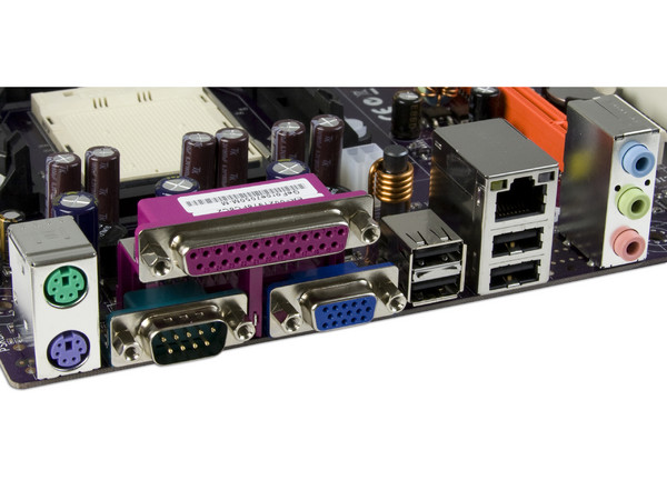 T. Madre ECS GeForce7050M-M (V2.0), ChipSet nForce 630,
Soporta: Phenom, Athlon 64 X2, Socket AM2+,
Integrado: Video NVIDIA 7050, Audio HD, Red,
Memoria: 2x DDR2 667/800Mhz, Max.16GB, microATX,
Ptos: 1xPCIEX16, 1xPCIEX1, 2xPCI
