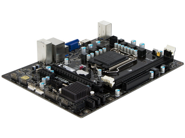 T. Madre ECS H110M-C3D, ChipSet Intel H110,
Soporta: Intel Core i7/Core i5/Core i3/Pentium/Celeron de Socket 1151,
Memoria: DDR3L 1600 MHz, 32GB Max,
SATA 3.0, USB 3.0,
Integrado: Audio HD, Red Gigabit,
Micro-ATX.