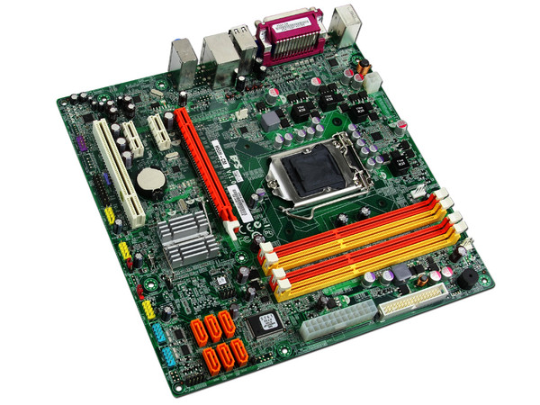 T. Madre ECS H55H-CM, ChipSet Intel H55 Exp.,
Soporta: Core i7, Core i5 y Core i3 de Socket 1156,
Integrado: Audio 5.1, Red 10/100/1000,
Memoria: DDR3 1333/1066MHz, 16GB Max,
mATX, Ptos: 1xPCEx16, 2xPCEx1, 1xPCI  