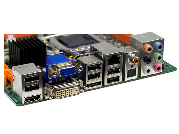 T. Madre ECS H55H-I, ChipSet Intel H55.,
Soporta: Core i5 y Core i3 de Socket 1156,
Integrado: Audio 5.1, Red,
Memoria: DDR3 1333/1066MHz, 8GB Max,
Mini-ITX, Ptos: 1xPCEx16