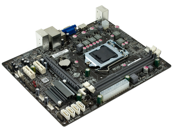 T. Madre ECS H61H2-M2-B3, ChipSet Intel H61 Express,
Soporta: Core i7, Core i5 y Core i3 de Socket 1155,
Integrado: Audio HD, Red,
Memoria: DDR3 1333, 1066 MHz, 16GB Max,
mATX, Ptos: 1xPCIEx16, 2xPCIx1
