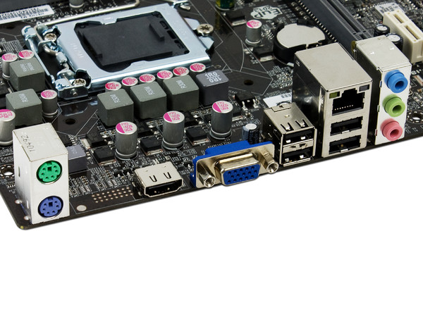 T. Madre ECS H61H2-M2-B3, ChipSet Intel H61 Express,
Soporta: Core i7, Core i5 y Core i3 de Socket 1155,
Integrado: Audio HD, Red,
Memoria: DDR3 1333, 1066 MHz, 16GB Max,
mATX, Ptos: 1xPCIEx16, 2xPCIx1