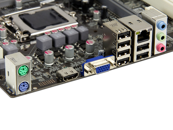 T. Madre ECS H61H2-M3-B3, ChipSet Intel H61 Express,
Soporta: Core i7, Core i5 y Core i3 de Socket 1155,
Integrado: Audio HD, Red,
Memoria: DDR3 1333, 1066MHz 16GB Max,
Micro-ATX, Ptos: 1xPCEx16, 1xPCIEx1, 2xPCI.