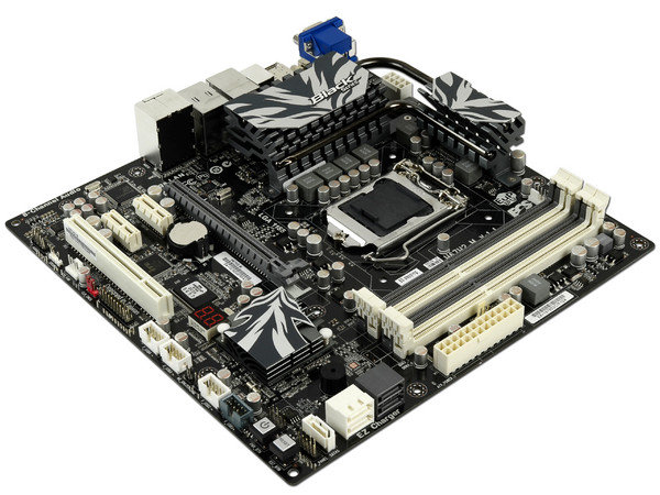 T. Madre ECS H67H2-M-B3, ChipSet Intel H67 Exp.,
Soporta: Core i7/i5/i3 de Socket 1155,
Integrado: Audio HD, Red Gigabit,
USB 3.0 y Serial ATA 3.0,
Memoria: 1333/1066, 32GB Max,
Diseño mATX, Ptos: 1xPCIEX16,2xPCIEx1