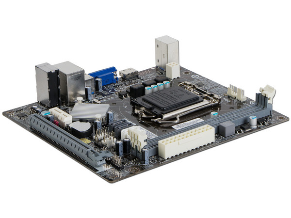 T. Madre ECS H81H3-M4, ChipSet Intel H81 Exp.,
Soporta: Intel Core i7/ i5/ i3/ Pentium/ Celeron de Socket 1150,
Memoria: DDR3 1600/1333 MHz, 16 GB Max,
SATA 3.0, USB 3.0,
Integrado: Audio HD, Red,
Micro-ATX, Ptos: 1xPCIEX16, 1xPCIEX1