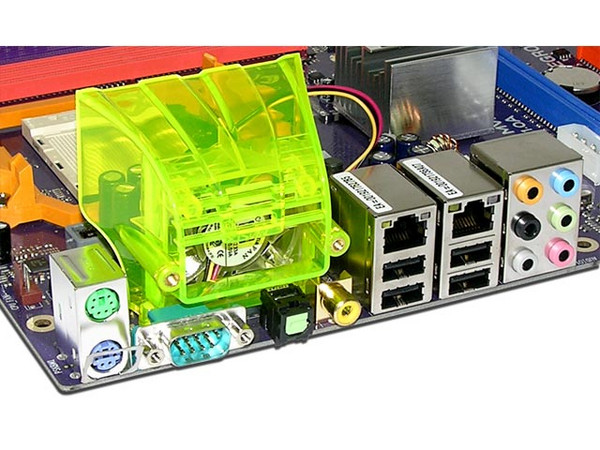 T. Madre ECS EXTREME KA3 MVP, ChipSet AMD 580XCrossfire,
Soporta: Athlon 64/Athlon 64 X2 Dual-Core, Socket AM2,
Integrado: Audio Realtek ALC883, Red Dual,
Memoria: 4x DDR2, Max. 32GB, Diseño ATX,
Ptos: 2xPCI-E X16, 1xPCI-E X1, 2xPCI