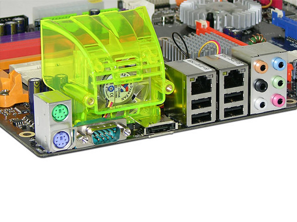 T. Madre ECS EXTREME KN3 SLI2, ChipSet nForce 590-SLI,
Soporta: Athlon 64/Athlon 64 X2 Dual-Core, Socket AM2,
Integrado: Audio Realtek ALC883, Gigabit Fast Ethernet,
Memoria: 4x DDR2, Max. 32GB, Diseño ATX,
Ptos: 2xPCI-E X16, 2xPCI-E X1, 2xPCI