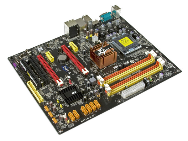 T. Madre ECS Black Series P45T-A, ChipSet Intel P45,
Soporta: Extreme, Core 2 Quad, Core 2 Duo, 1066/1333MHz,
Memoria: DDR2 800/667MHz, 4 Bancos, 16GBMax,
Integrado: Audio 7.1, Red 	Gigabit, DiseÃ±o: ATX,
Puertos: 2xPCI-Ex16, 2xPCI-Ex1, 2xPCI