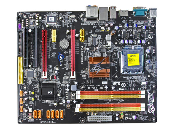 T. Madre ECS Black Series P45T-A, ChipSet Intel P45,
Soporta: Extreme, Core 2 Quad, Core 2 Duo, 1066/1333MHz,
Memoria: DDR2 800/667MHz, 4 Bancos, 16GBMax,
Integrado: Audio 7.1, Red 	Gigabit, DiseÃ±o: ATX,
Puertos: 2xPCI-Ex16, 2xPCI-Ex1, 2xPCI