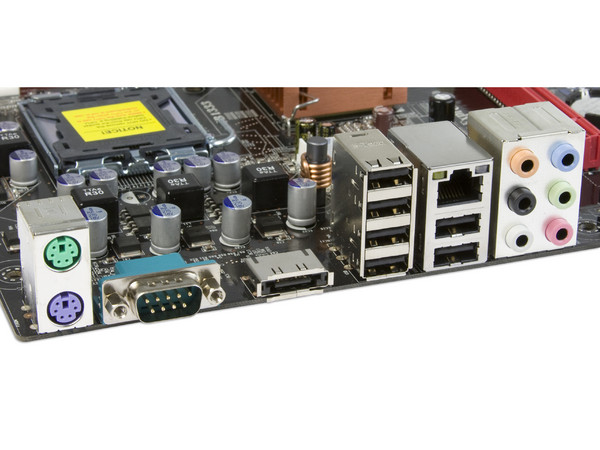 T. Madre ECS Black Series P45T-A, ChipSet Intel P45,
Soporta: Extreme, Core 2 Quad, Core 2 Duo, 1066/1333MHz,
Memoria: DDR2 800/667MHz, 4 Bancos, 16GBMax,
Integrado: Audio 7.1, Red 	Gigabit, DiseÃ±o: ATX,
Puertos: 2xPCI-Ex16, 2xPCI-Ex1, 2xPCI