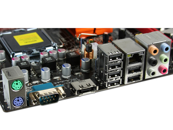 T. Madre ECS Black P45T-AD3, ChipSet Intel P45,
Soporta: Extreme, Core 2 Quad, Core 2 Duo, 1066/1333MHz,
Memoria: DDR3 1600(OC)/1333MHz, 4 Bancos, 8GBMax,
Integrado: Audio 7.1, Red Gigabit, Diseño: ATX,
Puertos: 2xPCIEx16, 2xPCIEx1, 2xPCI