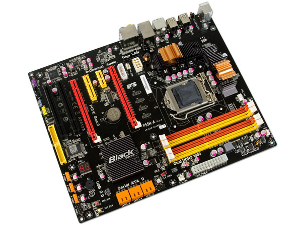 T. Madre ECS Black Series P55H-A, ChipSet Intel P55 Exp.,
Soporta: Core i7 y Core i5 de Socket 1156,
Integrado: Audio 7.1, Red 10/100/1000,
Memoria: DDR3 2130+(OC)/1333/1066MHz, 16GB Max,
ATX, Ptos: 2xPCEx16, 1xPCIEx4, 1xPCIEx1