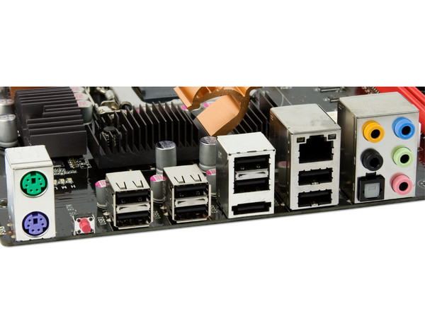 T. Madre ECS Black Series P55H-A, ChipSet Intel P55 Exp.,
Soporta: Core i7 y Core i5 de Socket 1156,
Integrado: Audio 7.1, Red 10/100/1000,
Memoria: DDR3 2130+(OC)/1333/1066MHz, 16GB Max,
ATX, Ptos: 2xPCEx16, 1xPCIEx4, 1xPCIEx1