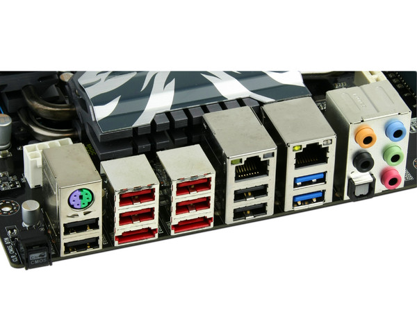 T. Madre ECS P55H-AK, ChipSet Intel P55,
Soporta: Core i7, Core i5 y Core i3 de Socket 1156,
Integrado: Audio HD, Red, USB 3.0 y Serial ATA 3.0,
Memoria: DDR3 2400(OC)/2200(OC)/1333, 16GB Max,
ATX, Ptos: 3xPCIEx16, 2xPCIEx1, 1xPCI