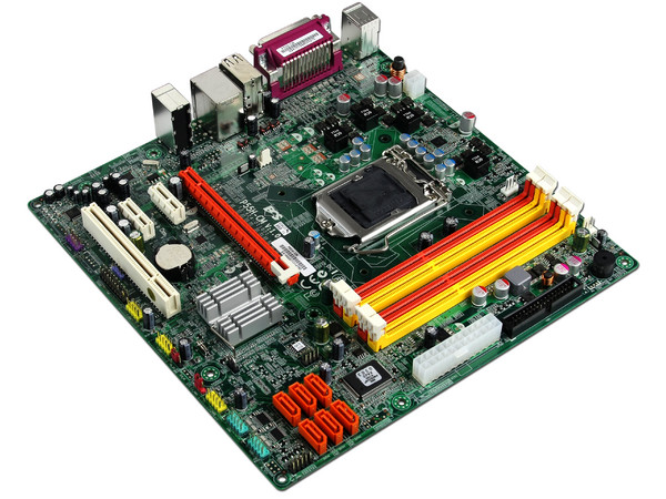 T. Madre ECS P55H-CM, ChipSet Intel P55 Exp.,
Soporta: Core i7, Core i5 y Core i3 de Socket 1156,
Integrado: Audio 5.1, Red 10/100/1000,
Memoria: DDR3 1333/1066MHz, 16GB Max,
mATX, Ptos: 1xPCEx16, 2xPCEx1, 1xPCI