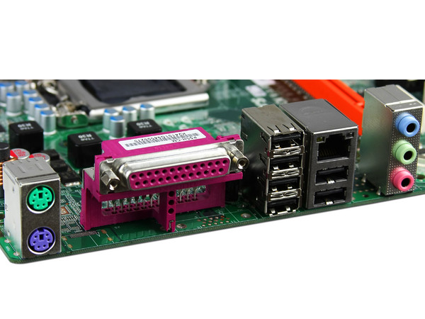 T. Madre ECS P55H-CM, ChipSet Intel P55 Exp.,
Soporta: Core i7, Core i5 y Core i3 de Socket 1156,
Integrado: Audio 5.1, Red 10/100/1000,
Memoria: DDR3 1333/1066MHz, 16GB Max,
mATX, Ptos: 1xPCEx16, 2xPCEx1, 1xPCI