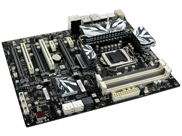 T. Madre ECS P67H2-A B3, ChipSet Intel P67 Exp.,
Soporta: Core i7, Core i5 y Core i3 de Socket 1155,
Integrado: Audio 5.1, Red,
Memoria: DDR3 2133(OC)/1866(OC), 32GB Max,
ATX, Ptos: 3xPCEx16, 2xPCIx1, 2xPCI