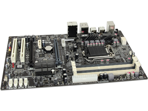 T. Madre ECS P67H2-A3-B3, ChipSet Intel P67 Exp.,
Soporta: Core i7/i5/i3 de Socket 1155,
USB 3.0 y SATA 3.0,
Integrado: Audio HD, Red,
Memoria: DDR3 2133(OC)/1600/1066MHz, 16GB Max,
ATX, Ptos: 2xPCIEX16, 1xPCIEX1