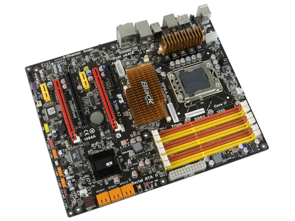 T. Madre ECS Black Series X58B-A2, ChipSet Intel X58,
Soporta: Core i7 920, 940, 965 de Socket 1366,
Integrado: Audio 7.1, Red 10/100/1000,
Memoria: DDR3 1600 OC/1333/1066, 24GB Max,
ATX, Ptos: 2xPCEx16, 1xPCIEx4, 2xPCIx1, 1xPCI
